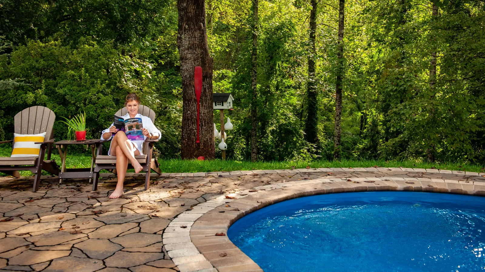 Discover the Art of Poolside Relaxation